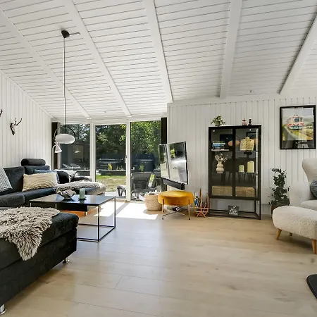 Holiday home Rummeligt Hus Med Fantastisk Udeomrade Sj618 *