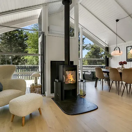 Rummeligt Hus Med Fantastisk Udeomrade Sj618 بيت للعطل *